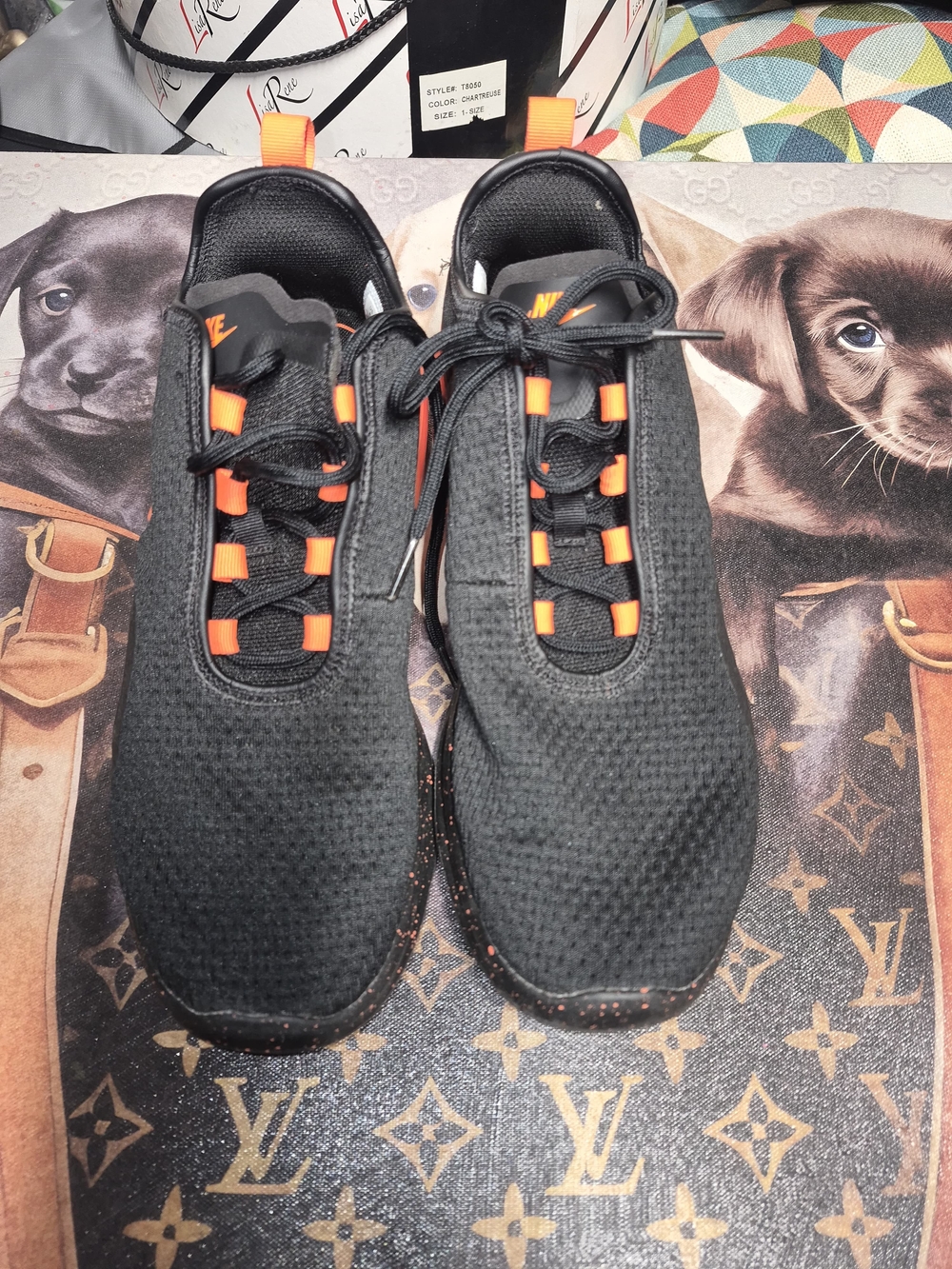 Nike Men’s Black and Orange Lightweight Trainer